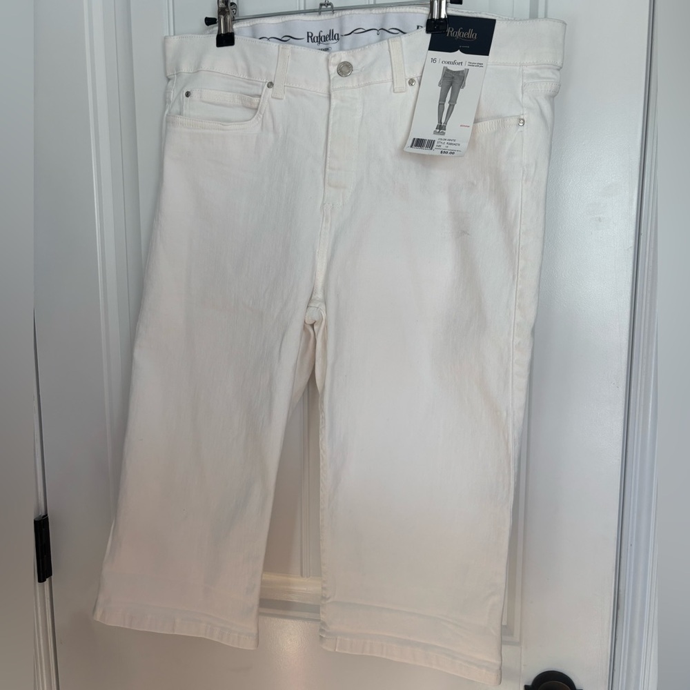 #C064 NWT Rafaela Capri Jeans, Size 16, White, Inseam 23"